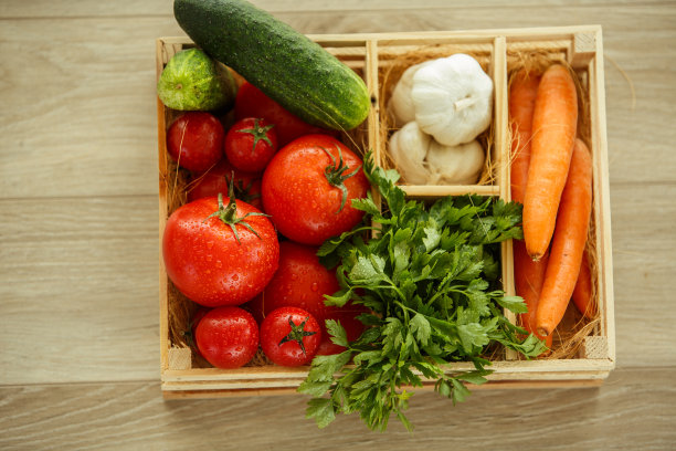 五颜六色的健康食品市场盒图片下载