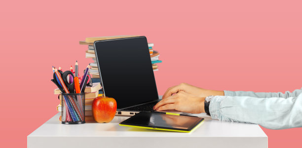 现代创意工作区。图片下载