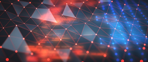 红色三角网格网格表面与高度散焦和发光的计算机代码网络下面。图片下载