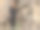 一个拿着公文包的美丽女商人的肖像。图片下载