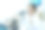 科学家分析化学样品讨论技术创新。图片下载