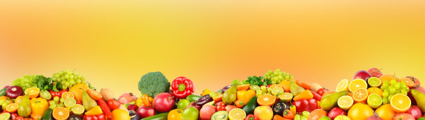 大量收集水果，蔬菜和浆果在橙色的背景。图片下载