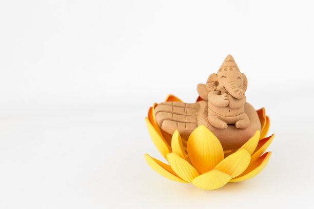 甘尼萨神像，白色背景上有花图片下载