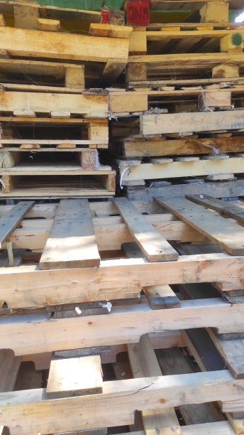 一堆木材运输包装-库存照片图片下载