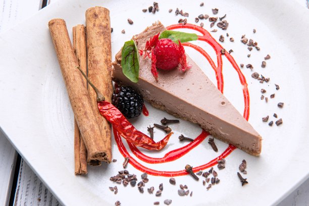 肉桂辣椒巧克力芝士蛋糕配浆果图片下载