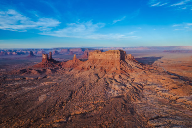 犹他州哈尔奇塔纪念碑谷的鸟瞰图图片下载