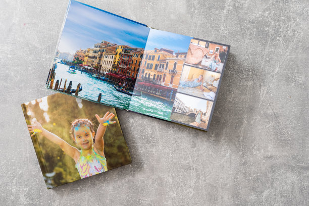 看看家庭相册。记忆的书图片下载