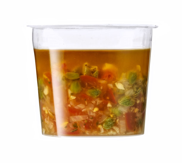 鱼敷料放在塑料罐中，用白色隔离图片下载