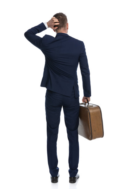 商人正在考虑选择哪一个地方度假图片下载