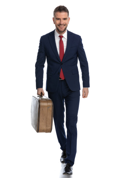 商人带着灿烂的笑容走向他的假期图片下载