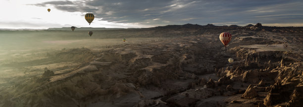 热气球在戈梅上空飞行图片下载