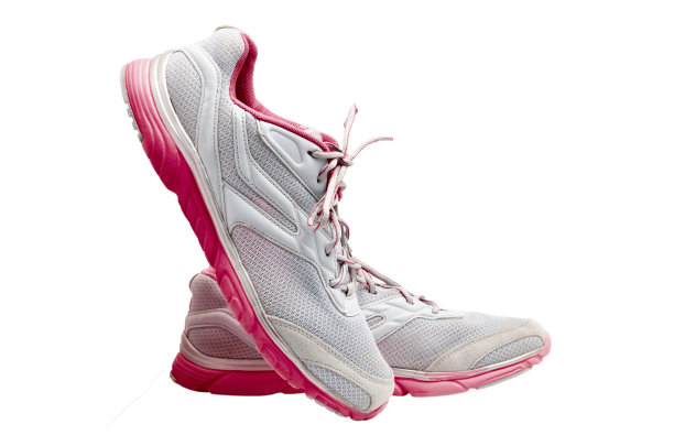 一双鞋子在白色背景上是隔离的图片下载