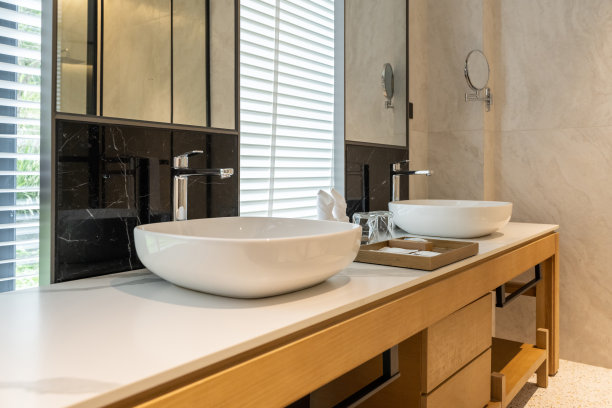 在卫生间盥洗台图片下载