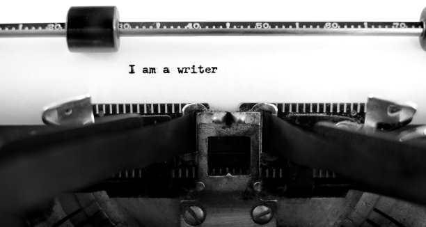 我是一个在纸上打字的作家图片下载