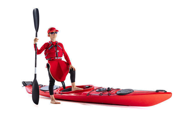 初学者皮划艇在红色独木舟，皮艇与救生衣和桨孤立在白色背景。运动，自然，旅行，积极的生活方式的概念图片下载