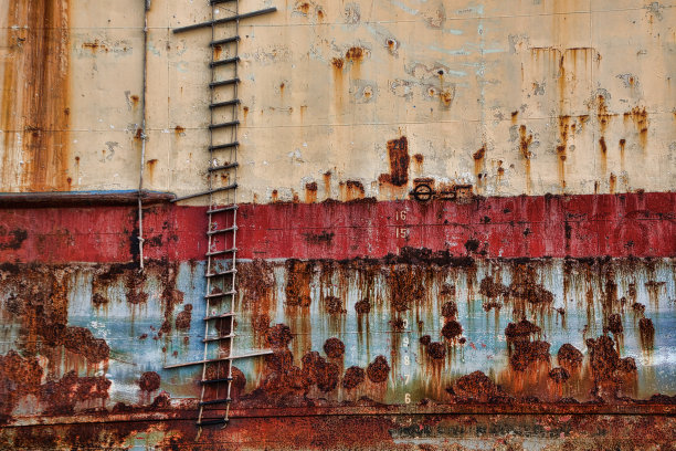 搁浅货船的残骸图片下载