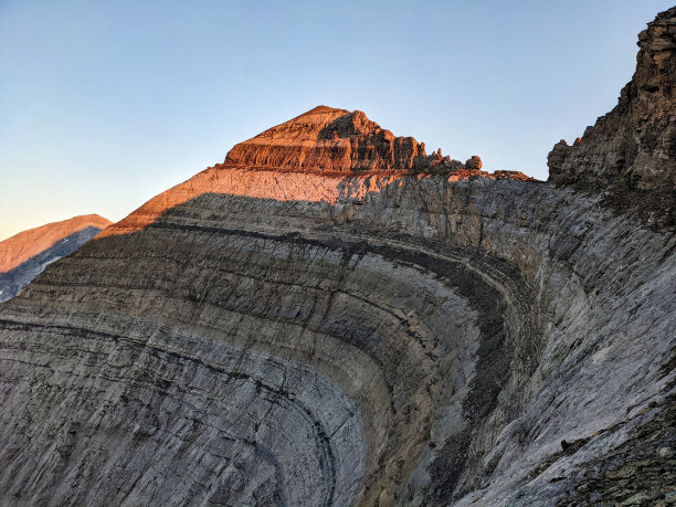 格拉鲁斯山的山顶阳光灿烂。在Piz Durschin登山之旅。奇妙的观点。高质量的照片图片下载