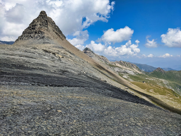 克斯滕斯托克里在格劳森州的毕夫滕茅屋上。很容易爬的好山。高质量的照片。图片下载
