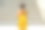 一个小学男孩的后视图走在学校大楼外。图片下载