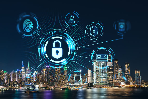 纽约的天际线从新泽西到哈德逊河和哈德逊广场的夜晚。曼哈顿中城。网络安全理念保护机密信息，挂锁全息图图片下载