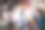 男性和女性在公司派对上玩得很开心图片下载