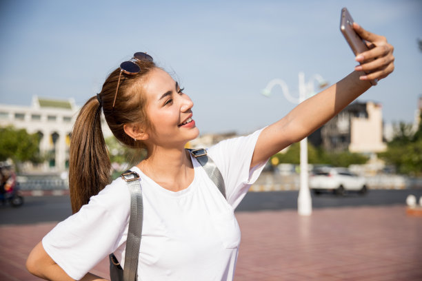 亚洲女性背包客图片下载