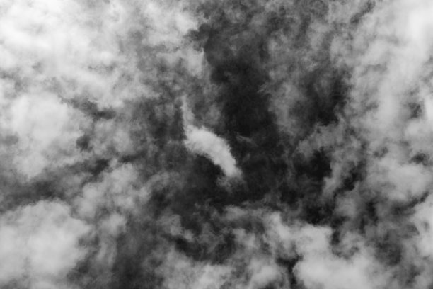 白色蒸汽，黑色背景上的烟添加到您的图片。完美的烟、汽、香、香。图片下载