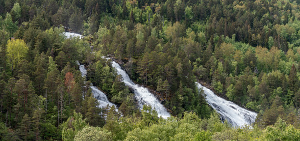 挪威某处的野生瀑布图片下载