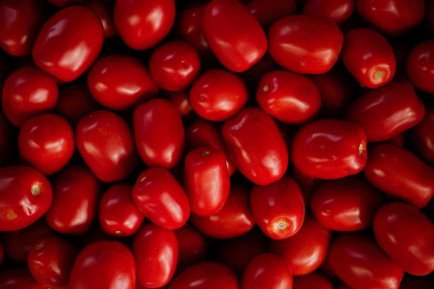 成熟的红色番茄特写背景或纹理图片下载