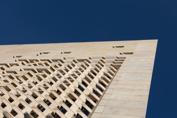 马耳他议会大厦的低角度视图图片下载