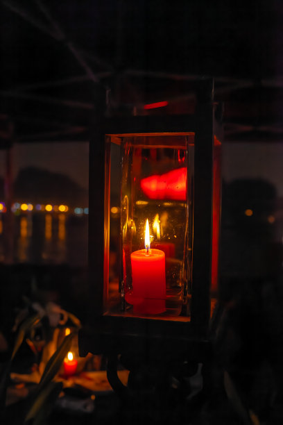 红色的蜡烛图片下载