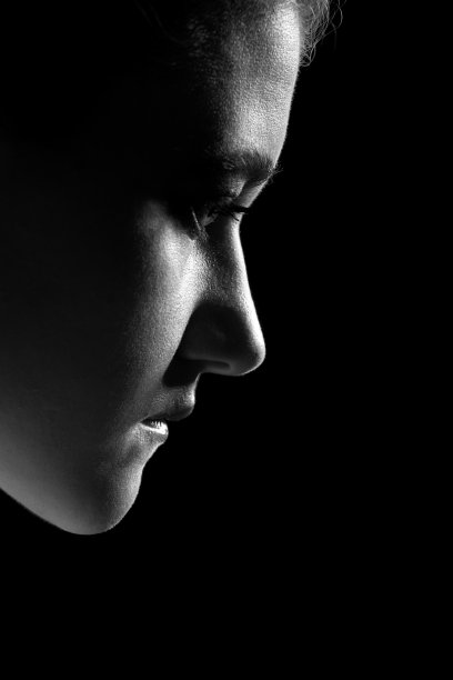 悲伤的女性剪影图片下载