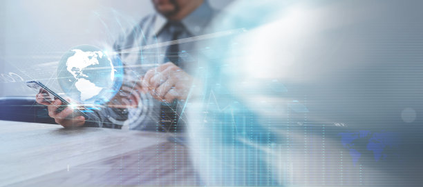 商人利用手机智能手机虚拟全球网络连接投资者和技术和数字营销。金融和银行业。客户与销售数据交换文件开发业务。图片下载