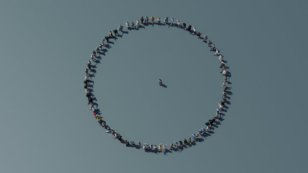 人们围成一圈站在地上图片下载