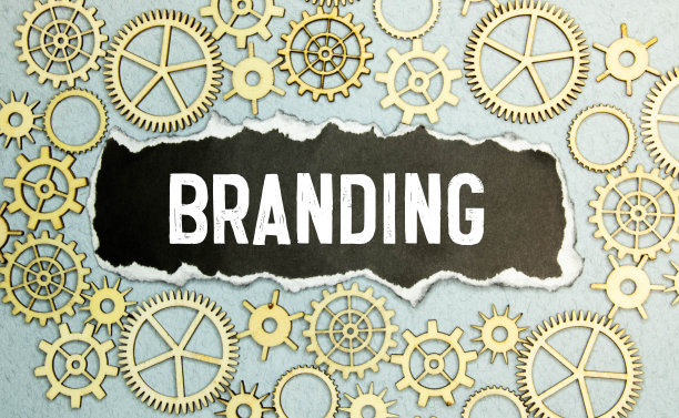 用删去的广告语在报纸上做宣传。图片下载