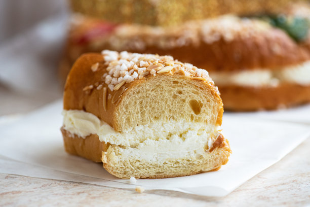 Roscon de Reyes -西班牙节日烘焙片。关闭了。图片下载