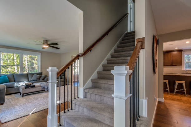 前面的入口有楼梯通向上图片下载