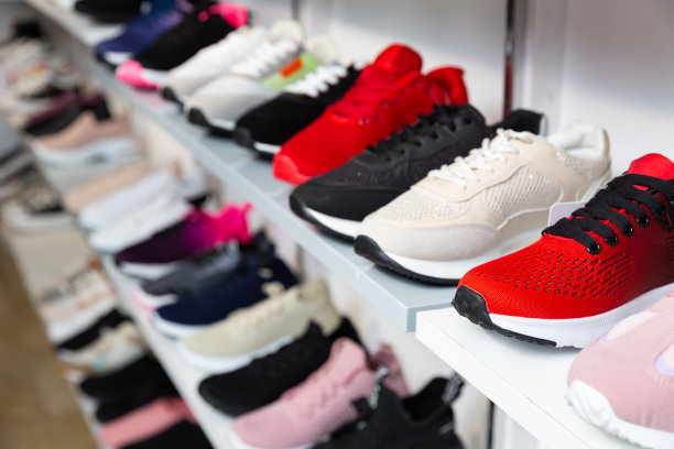 各种男女舒适运动鞋出售图片下载