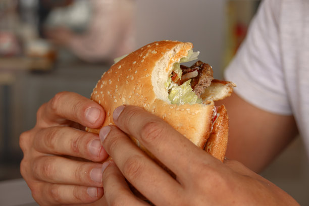 吃快餐汉堡图片下载