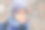 一个亚洲女孩裹着冬衣图片下载