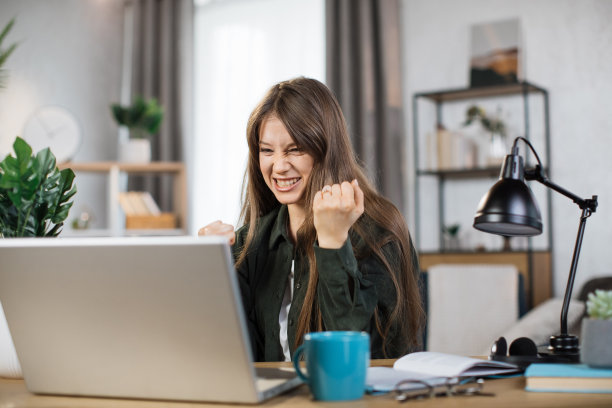 人、技术、远程学习和成功的概念。图片下载