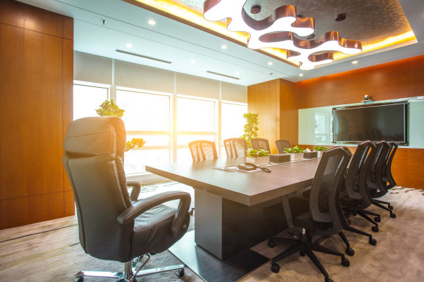 现代化的会议室内部图片下载