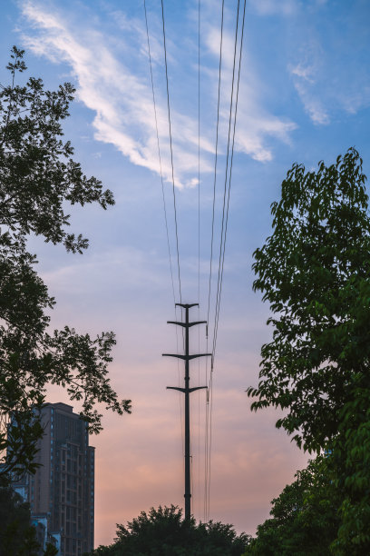 日出:成都现代城市建筑图片下载