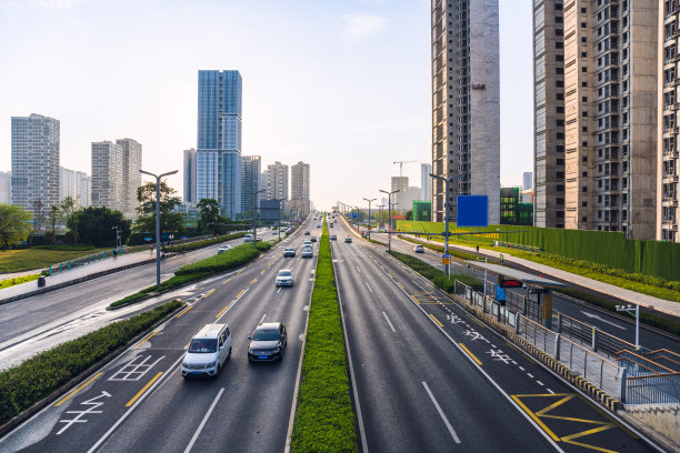 日出:成都现代城市建筑图片下载