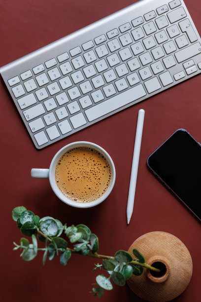 在办公室喝咖啡图片下载