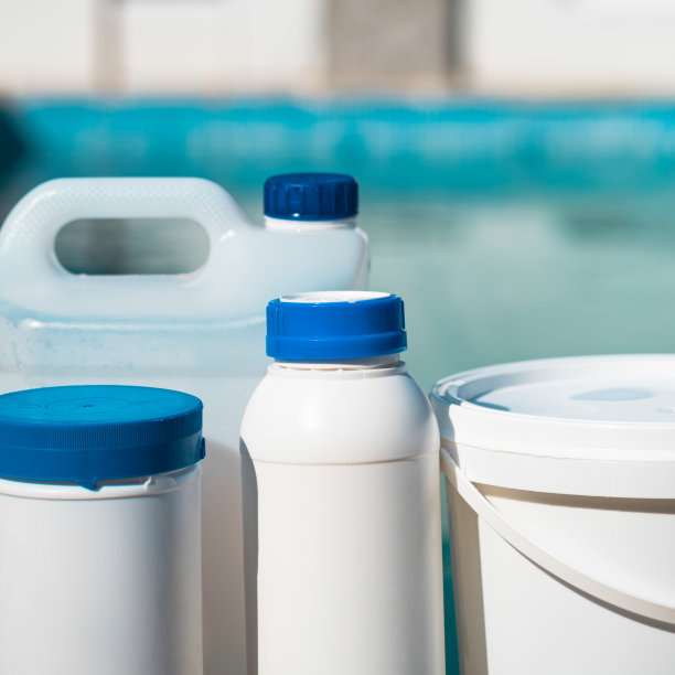 室外游泳池保养用化学品图片下载