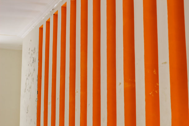 橙色的条纹图案墙图片下载