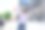 在欧洲古代大教堂前自拍的女游客图片下载