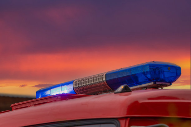 消防车上的蓝色应急灯熄灭了图片下载