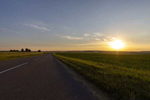 为汽车交通铺设的道路图片下载